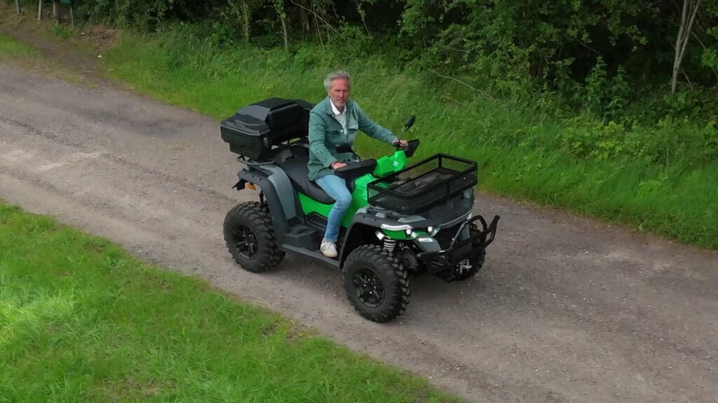 Werner Budding met Elektrische Quad